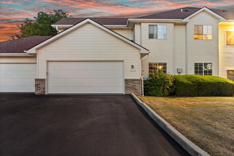 4934 W Maple Leaf Cir, Greenfield, WI 53220 - #: 1892040