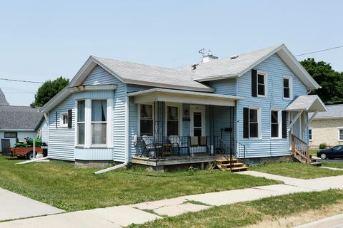 Photo of 400 S 6th St, Watertown, WI 53094 (MLS # 1837993)