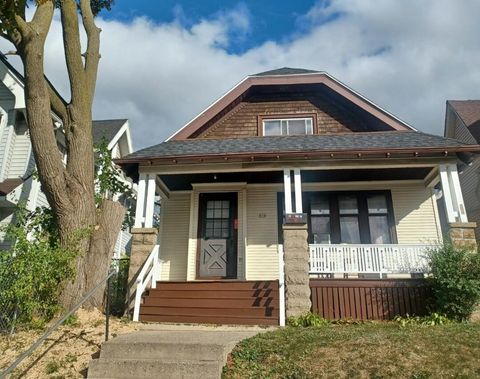 Photo of 810 S 32nd St, Milwaukee, WI 53215 (MLS # 1900912)