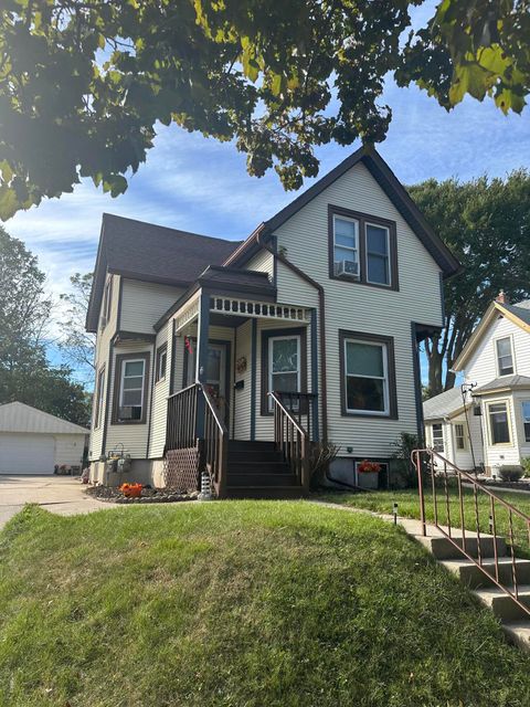 Photo of 635 N Milwaukee St, Port Washington, WI 53074 (MLS # 1895015)