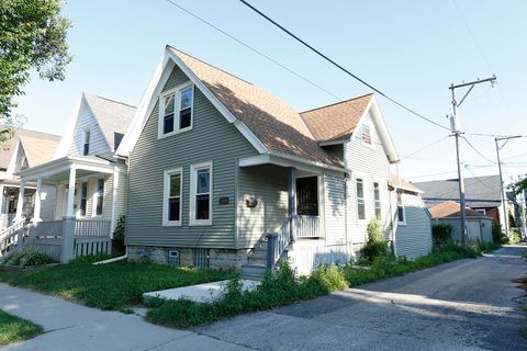 Photo of 919 E Center St, Milwaukee, WI 53212 (MLS # 1803308)