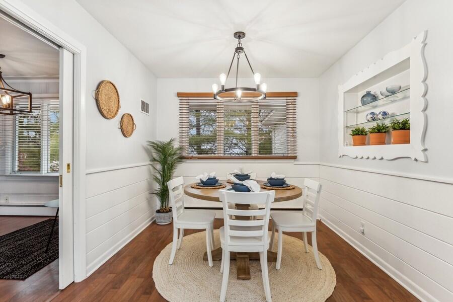 Fontana, Wisconsin 53125, United States, 4 Bedrooms Bedrooms, ,4 BathroomsBathrooms,Residential,Pending,32470