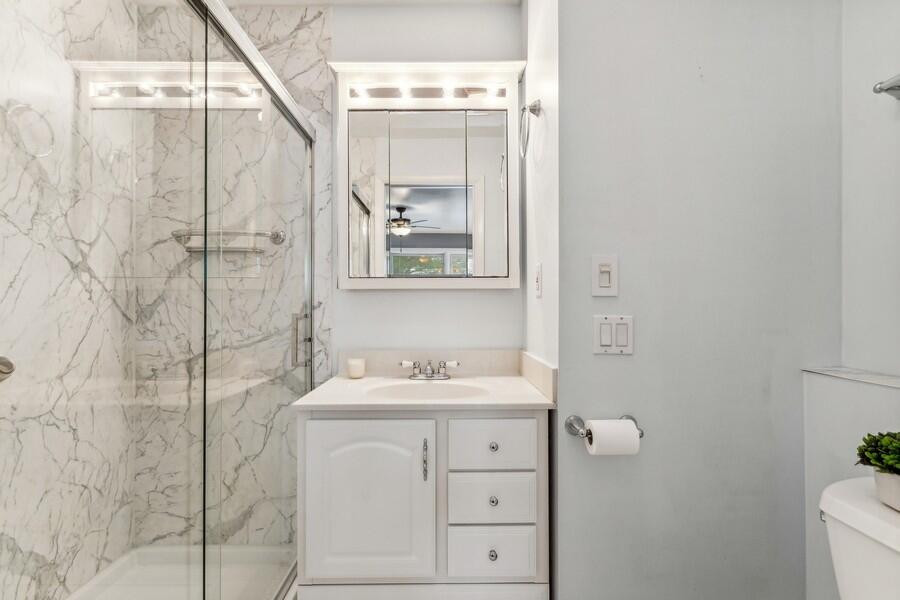 Fontana, Wisconsin 53125, United States, 4 Bedrooms Bedrooms, ,4 BathroomsBathrooms,Residential,Pending,32470