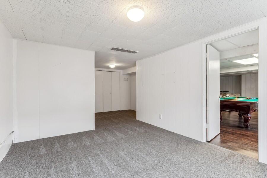 Fontana, Wisconsin 53125, United States, 4 Bedrooms Bedrooms, ,4 BathroomsBathrooms,Residential,Pending,32470