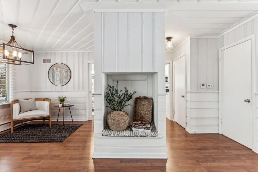 Fontana, Wisconsin 53125, United States, 4 Bedrooms Bedrooms, ,4 BathroomsBathrooms,Residential,Pending,32470