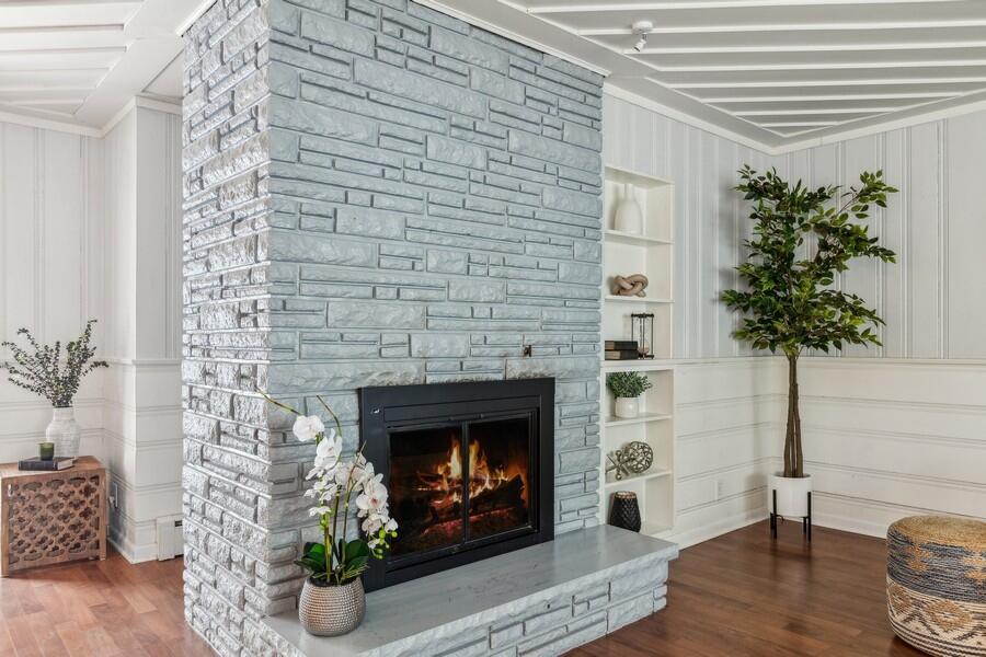 Fontana, Wisconsin 53125, United States, 4 Bedrooms Bedrooms, ,4 BathroomsBathrooms,Residential,Pending,32470