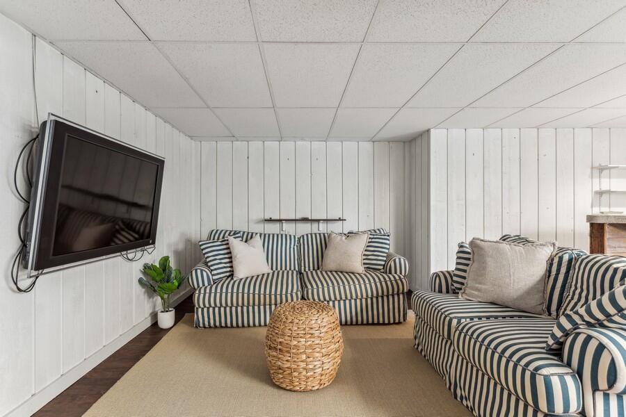 Fontana, Wisconsin 53125, United States, 4 Bedrooms Bedrooms, ,4 BathroomsBathrooms,Residential,Pending,32470