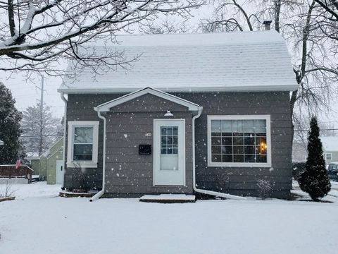 Photo of 346 S Garfield Ave, Port Washington, WI 53074 (MLS # 1861635)
