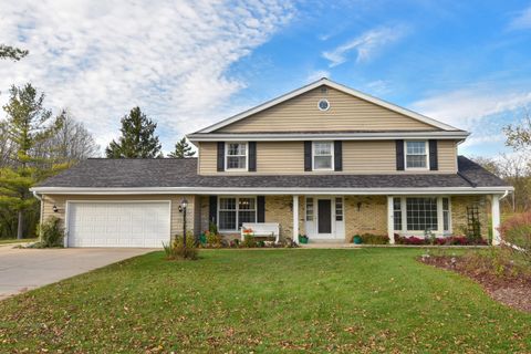 Photo of 9831 N Melrose Ct, Mequon, WI 53097 (MLS # 1897445)