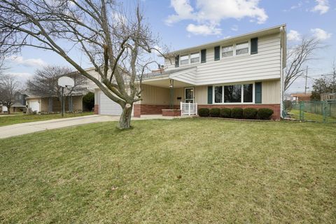 Photo of 706 Walnut St, South Milwaukee, WI 53172 (MLS # 1861268)