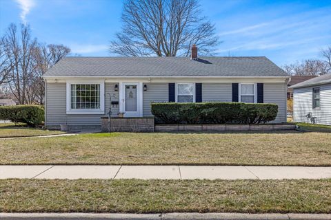 Photo of 701 Elm Ave, South Milwaukee, WI 53172 (MLS # 1870017)
