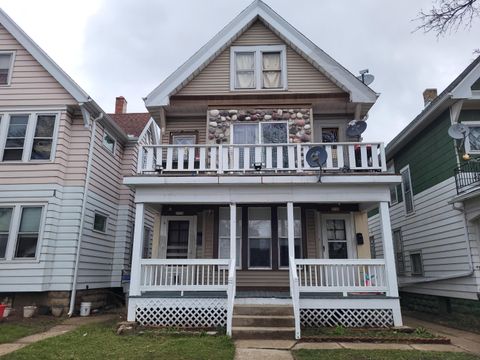 Photo of 3732 W Dorothy Pl, Milwaukee, WI 53215 (MLS # 1869139)