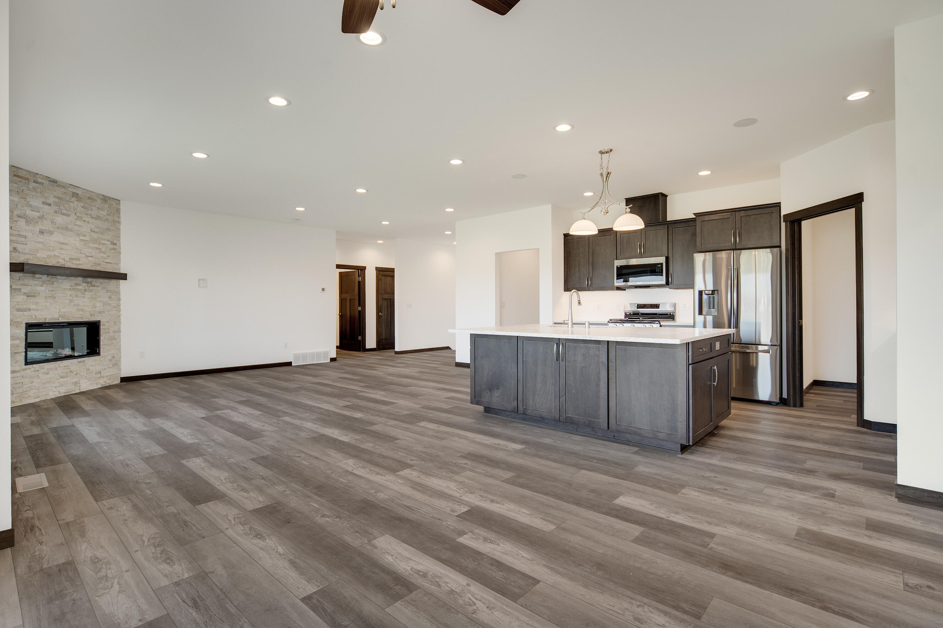 Holmen, Wisconsin 54636, United States, 3 Bedrooms Bedrooms, ,3 BathroomsBathrooms,Residential,Pending,51533