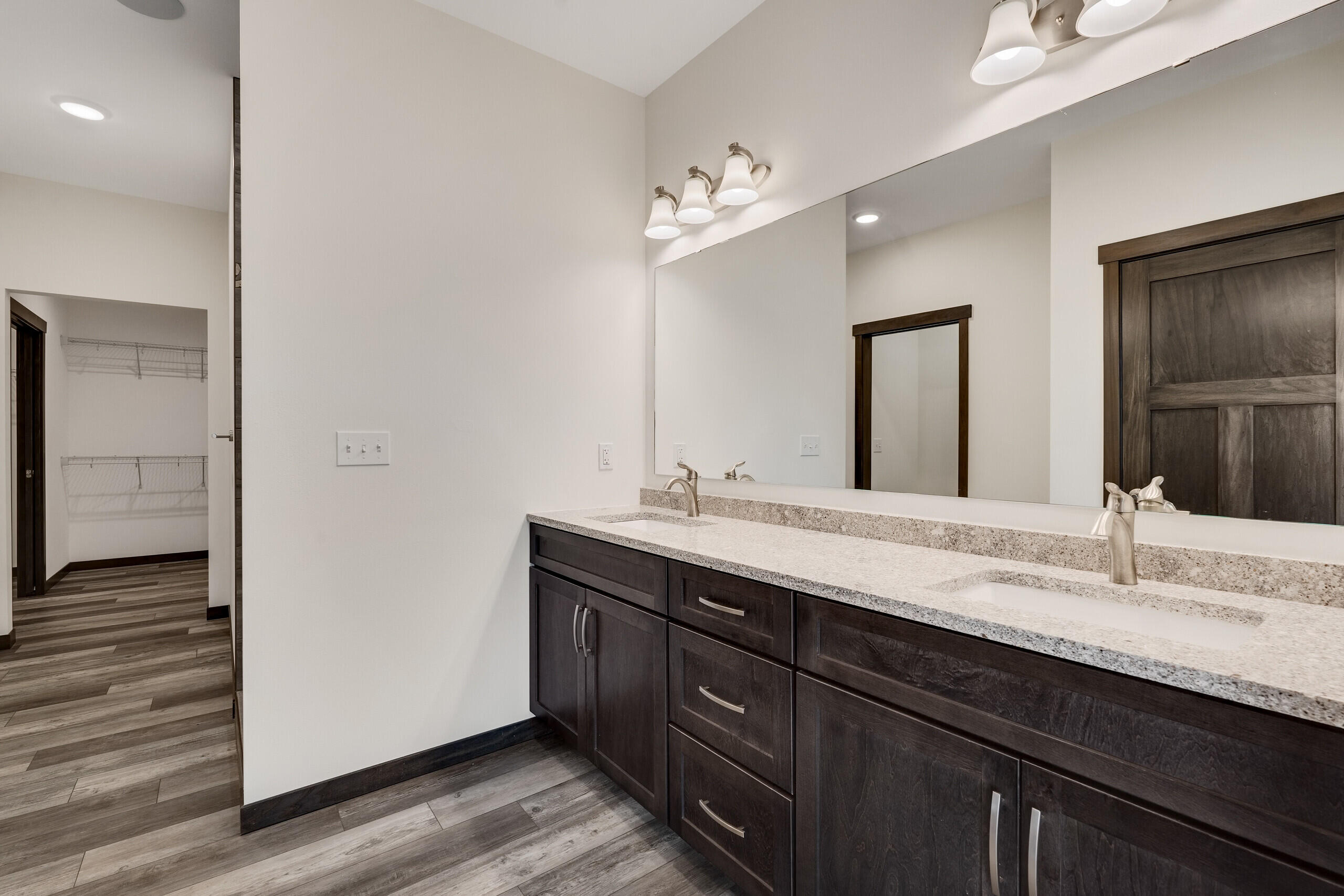 Holmen, Wisconsin 54636, United States, 3 Bedrooms Bedrooms, ,3 BathroomsBathrooms,Residential,Pending,51533