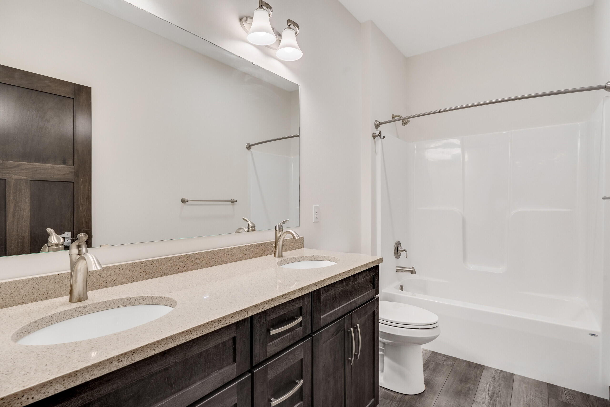 Holmen, Wisconsin 54636, United States, 3 Bedrooms Bedrooms, ,3 BathroomsBathrooms,Residential,Pending,51533