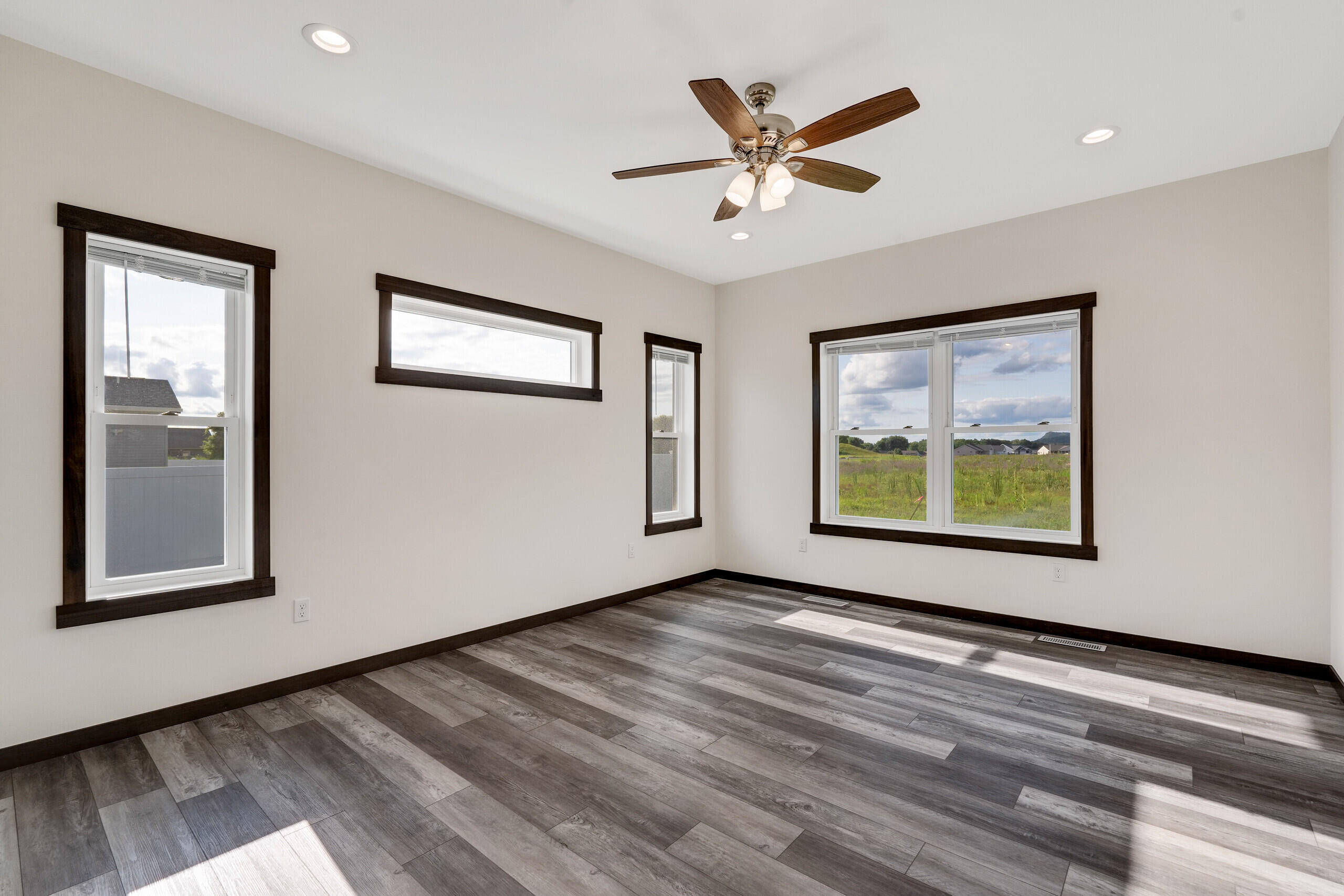 Holmen, Wisconsin 54636, United States, 3 Bedrooms Bedrooms, ,3 BathroomsBathrooms,Residential,Pending,51533