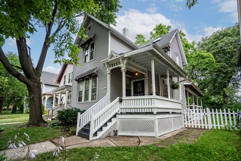 Photo of 2130 N Booth St, Milwaukee, WI 53212 (MLS # 1844737)