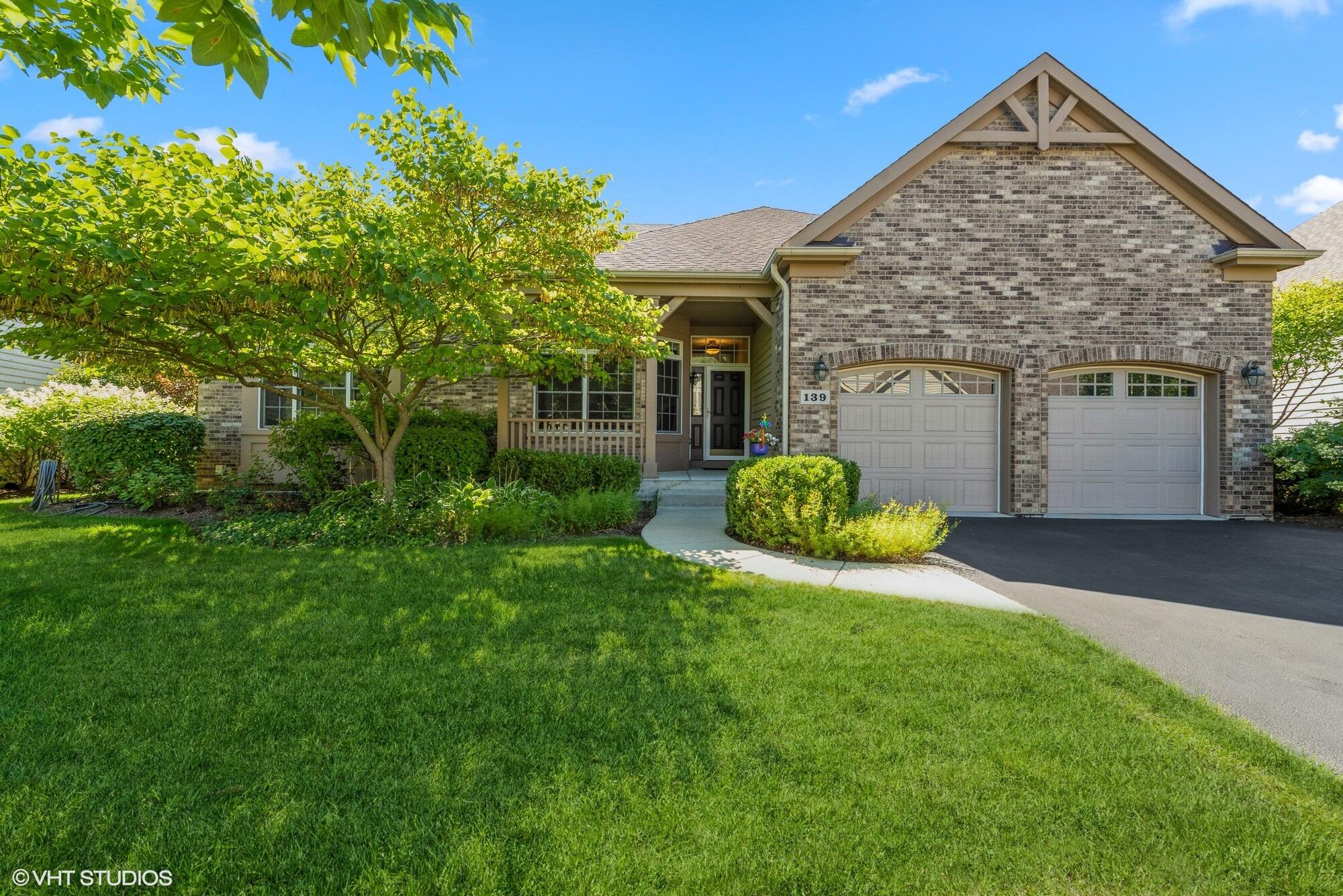 Photo 1 of 28 — 139 Lake Vista Cir, Fontana, WI 53125