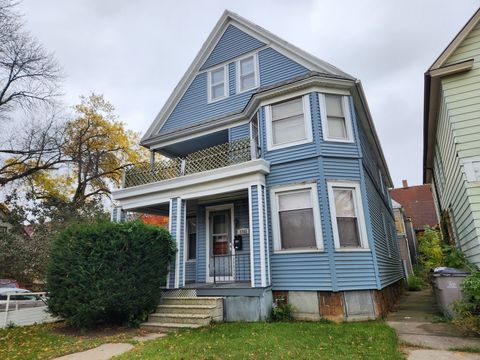 Photo of 3703 W Hilda Pl, Milwaukee, WI 53215 (MLS # 1856326)