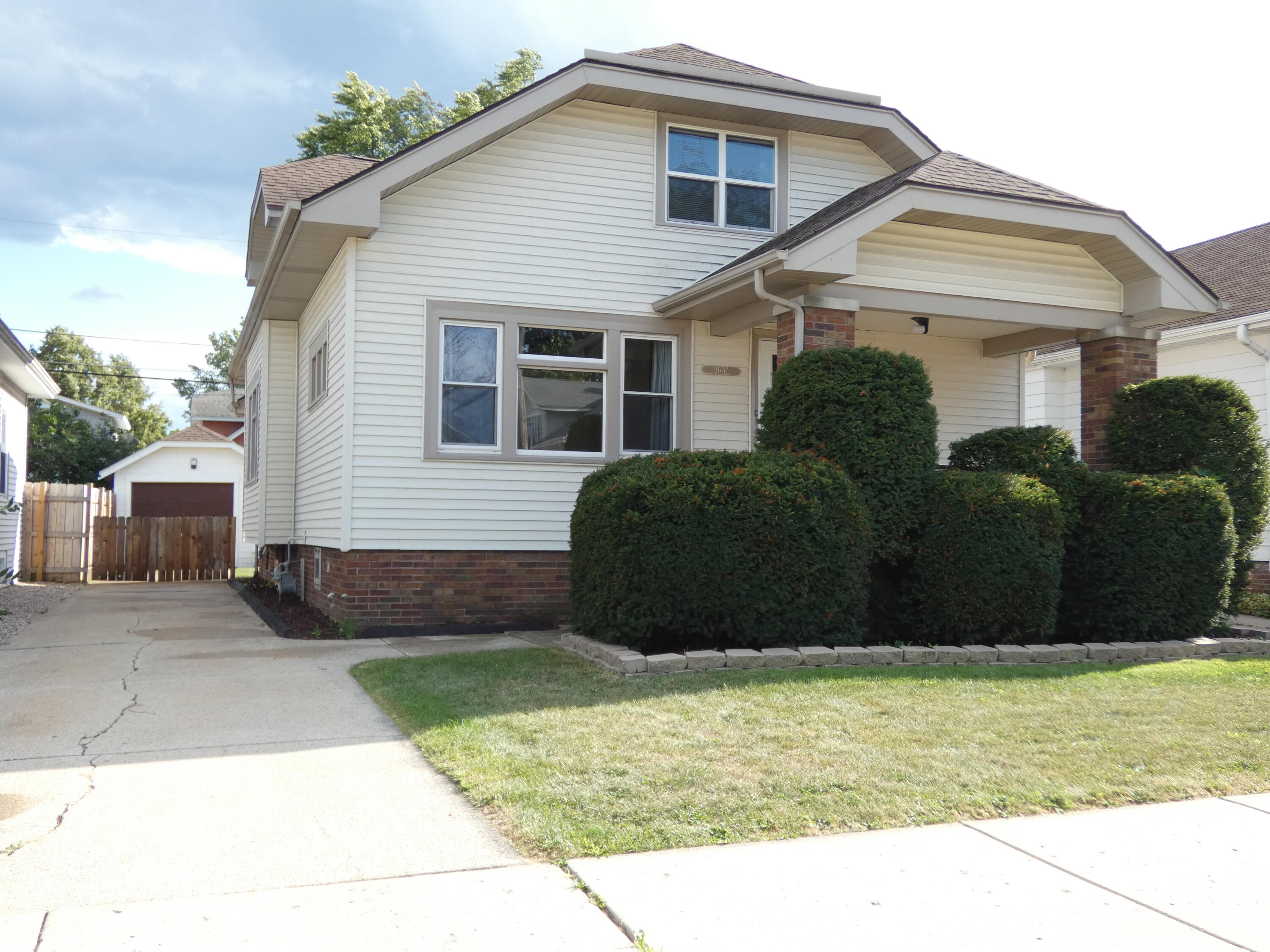 Photo 1 of 21 — 2607 Olive St, Racine, WI 53403