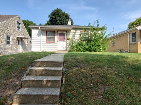 Photo of 242 N 63rd St, Milwaukee, WI 53213 (MLS # 1847542)