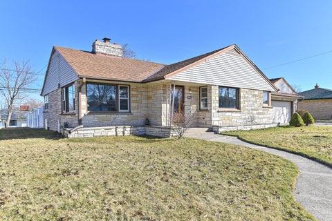 Photo of 1320 Sherman Ave, South Milwaukee, WI 53172 (MLS # 1867563)