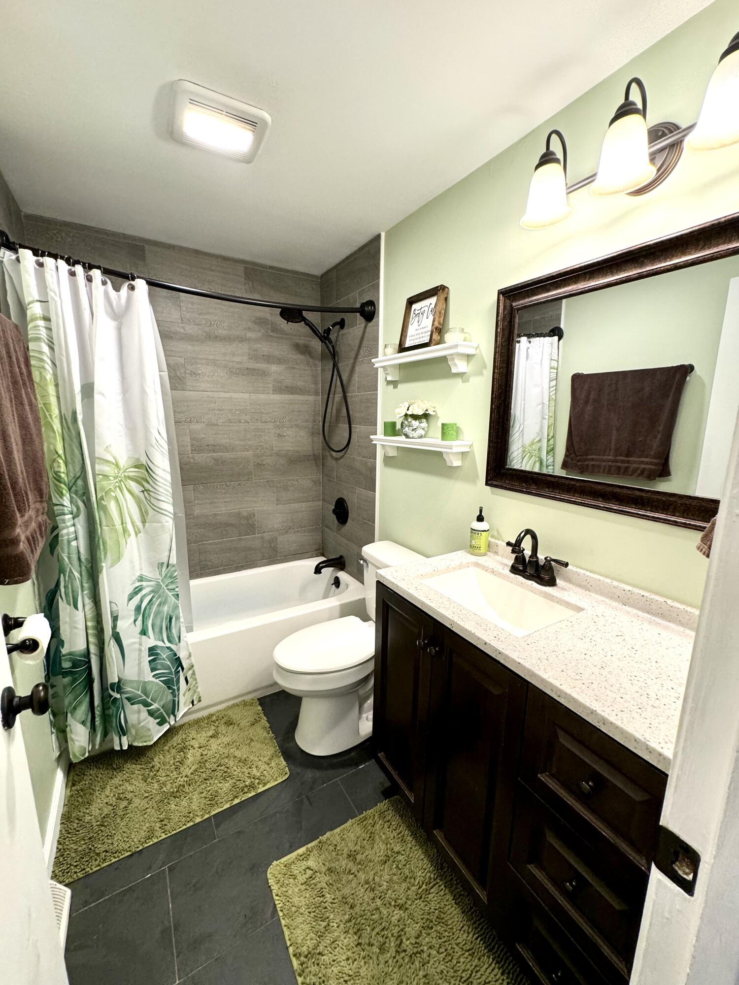 Kenosha, Wisconsin 53144, United States, 3 Bedrooms Bedrooms, ,2 BathroomsBathrooms,Residential,Active,48416