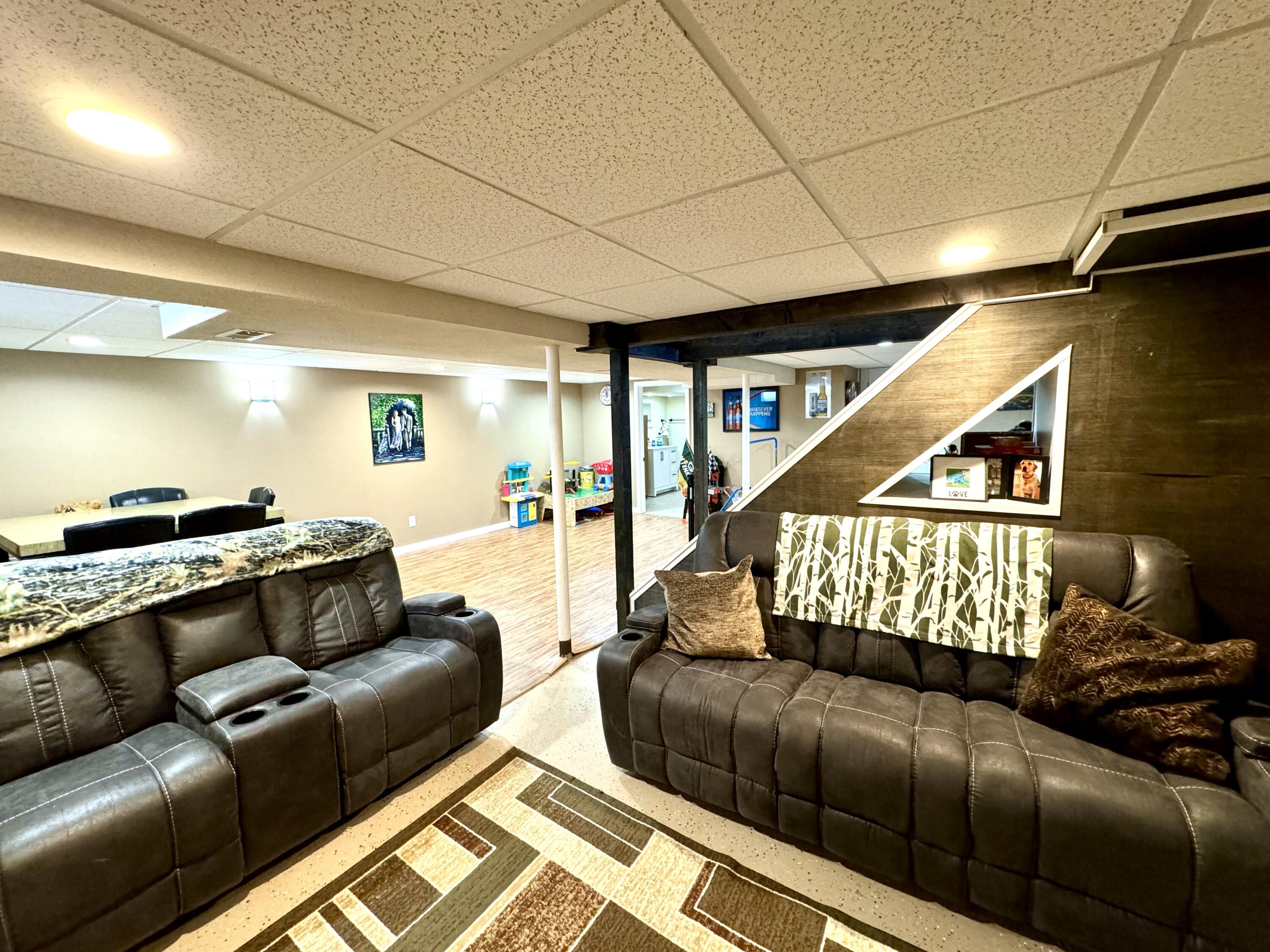 Kenosha, Wisconsin 53144, United States, 3 Bedrooms Bedrooms, ,2 BathroomsBathrooms,Residential,Active,48416