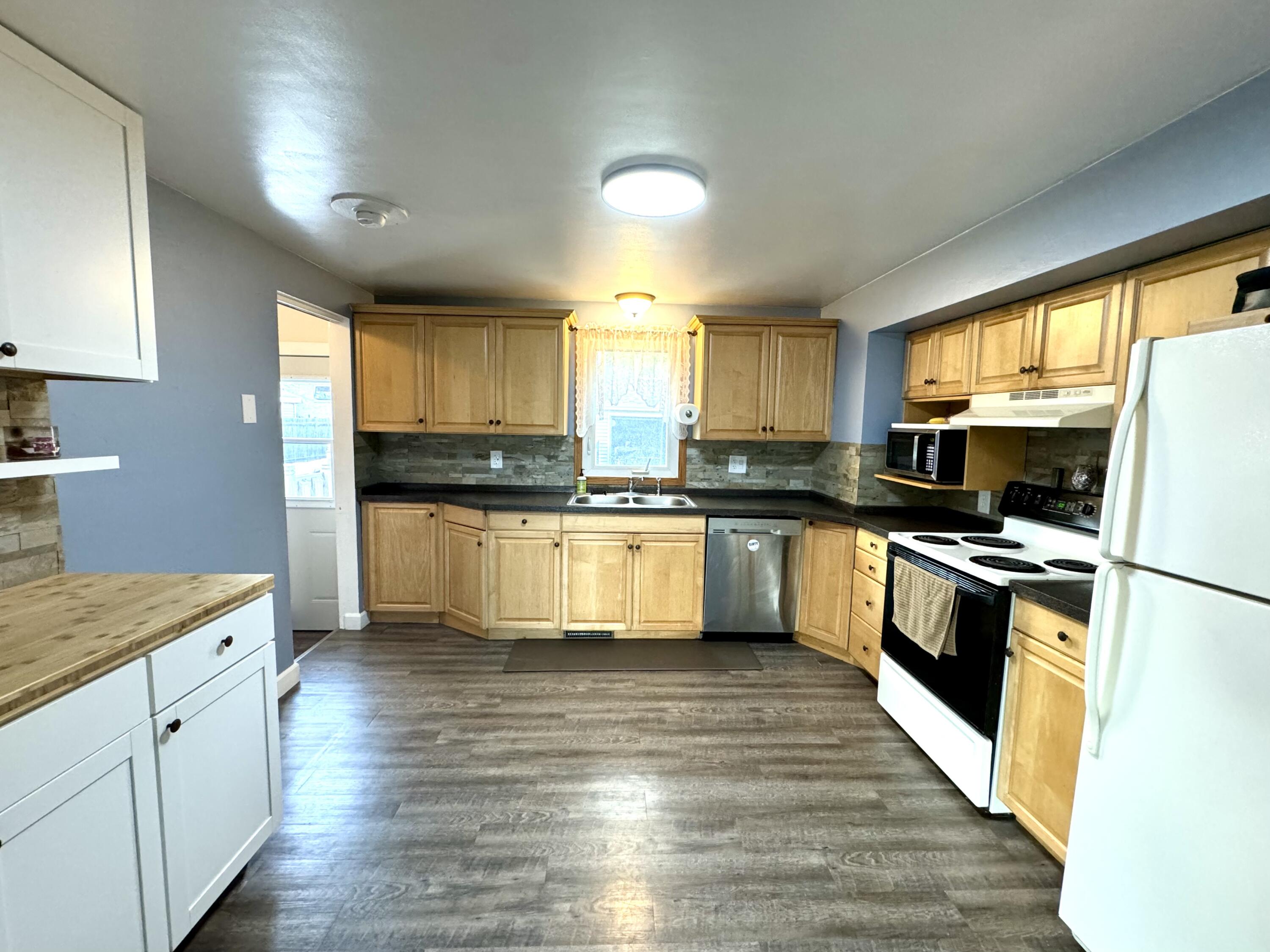 Kenosha, Wisconsin 53144, United States, 3 Bedrooms Bedrooms, ,2 BathroomsBathrooms,Residential,Active,48416