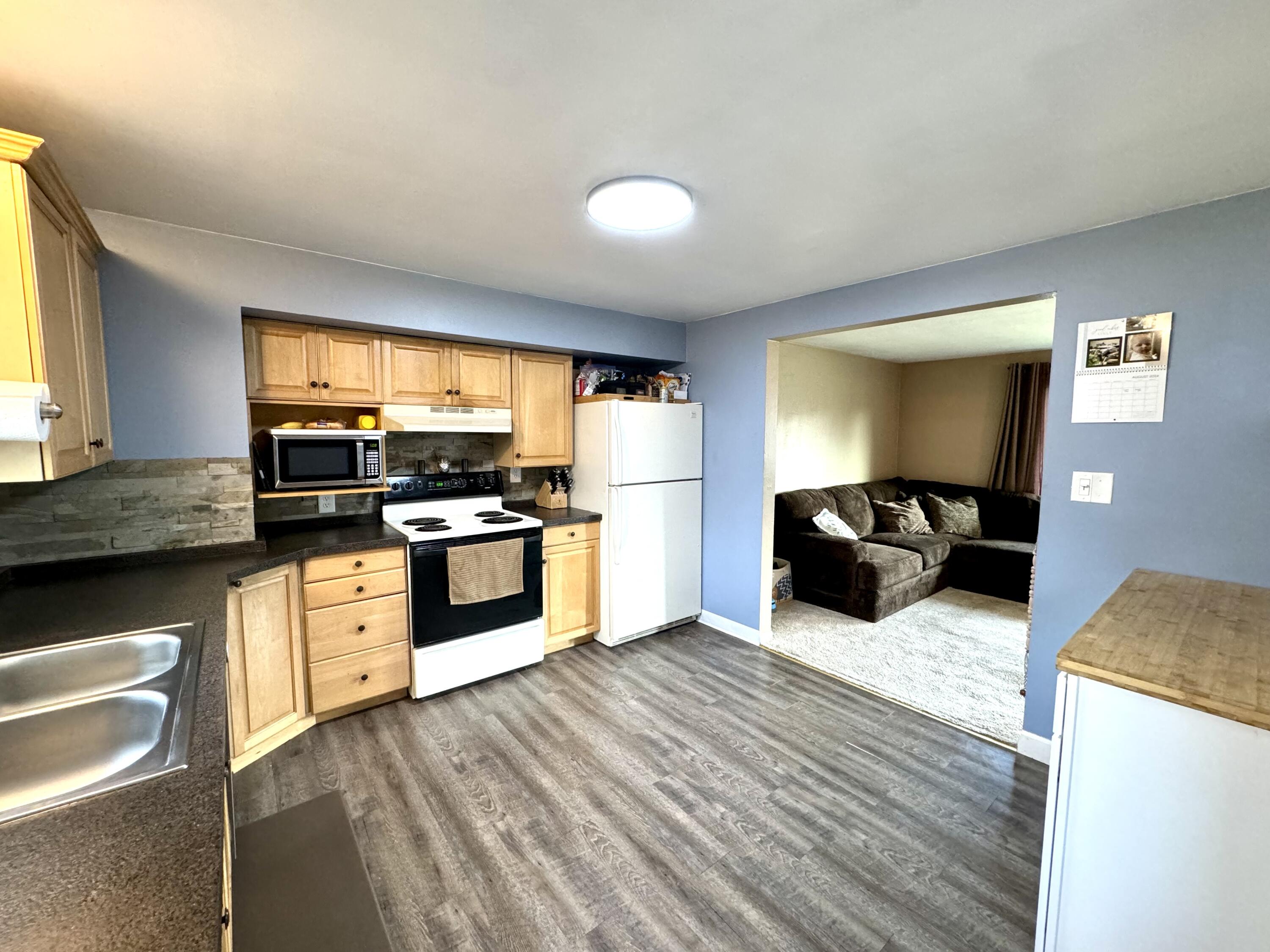 Kenosha, Wisconsin 53144, United States, 3 Bedrooms Bedrooms, ,2 BathroomsBathrooms,Residential,Active,48416