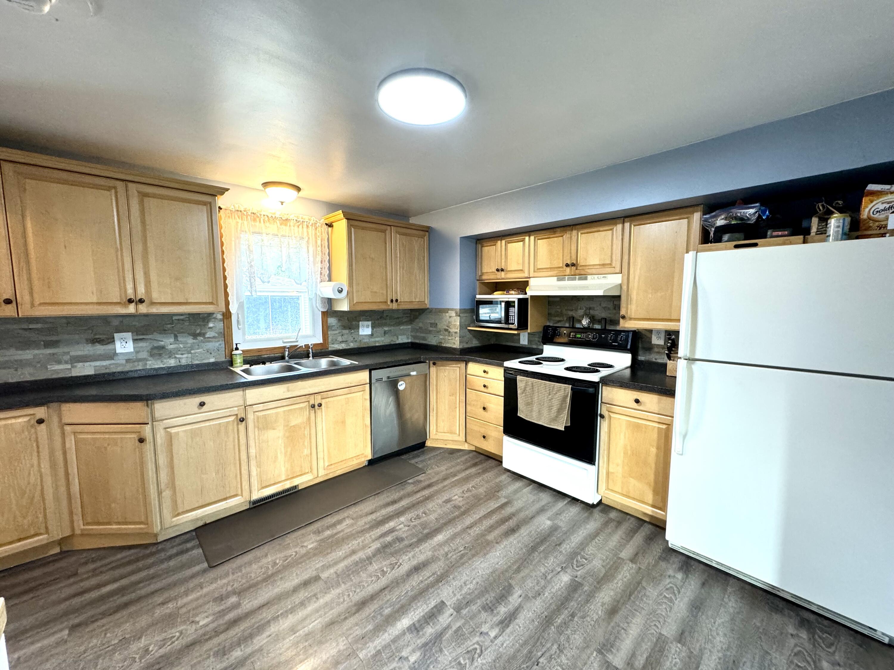 Kenosha, Wisconsin 53144, United States, 3 Bedrooms Bedrooms, ,2 BathroomsBathrooms,Residential,Active,48416