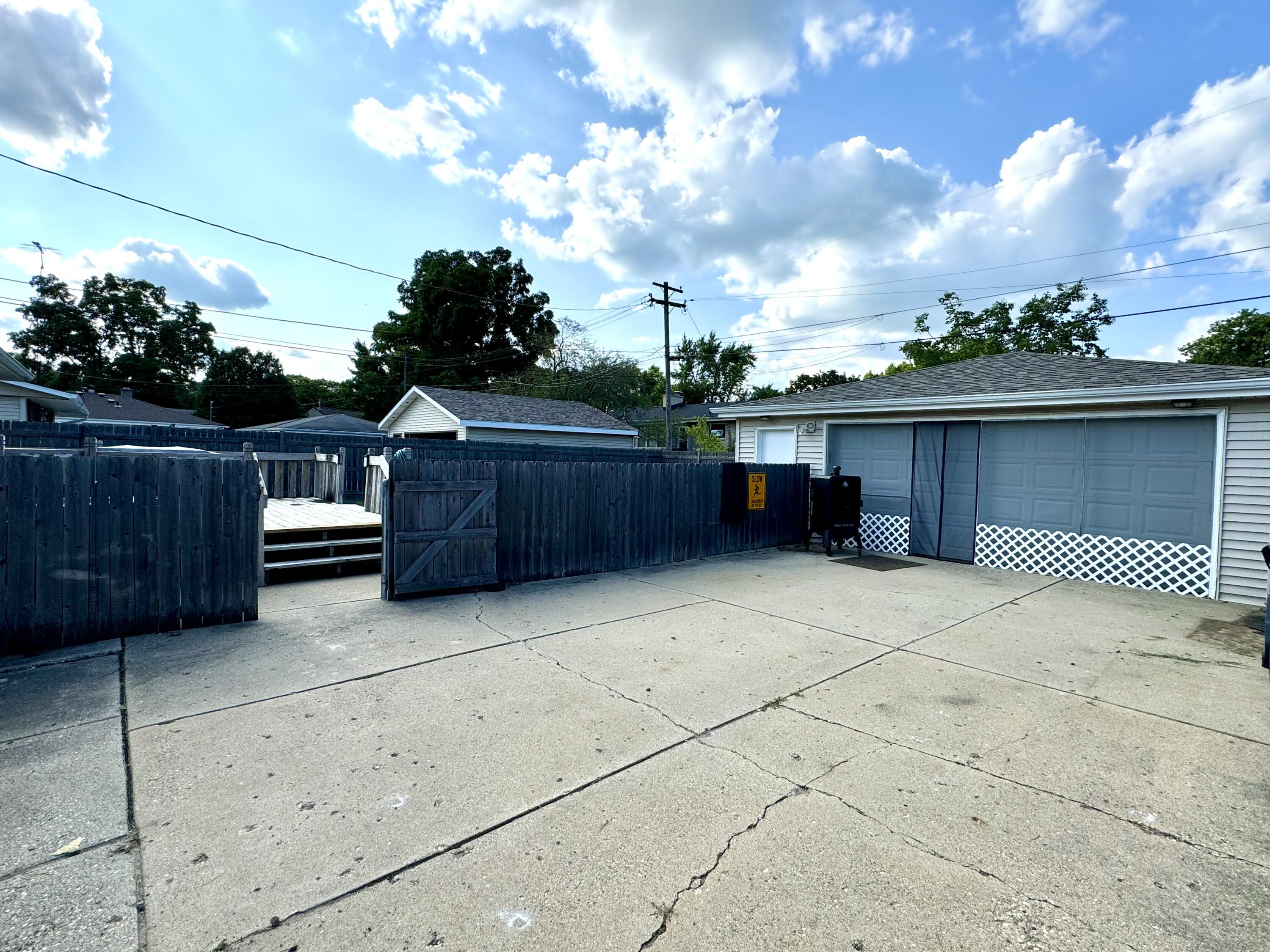 Kenosha, Wisconsin 53144, United States, 3 Bedrooms Bedrooms, ,2 BathroomsBathrooms,Residential,Active,48416