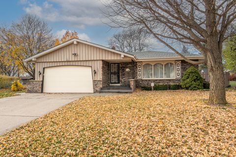 Photo of 1021 W Wake Forest Ct, Oak Creek, WI 53154 (MLS # 1900050)