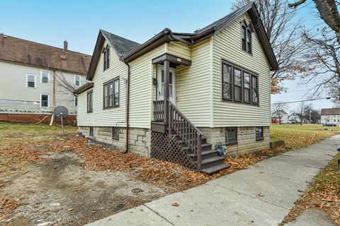 Photo of 505 W Clarke St, Milwaukee, WI 53212 (MLS # 1820308)