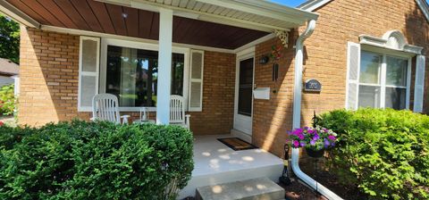 Photo of 1609 S 82nd St, West Allis, WI 53214 (MLS # 1878395)