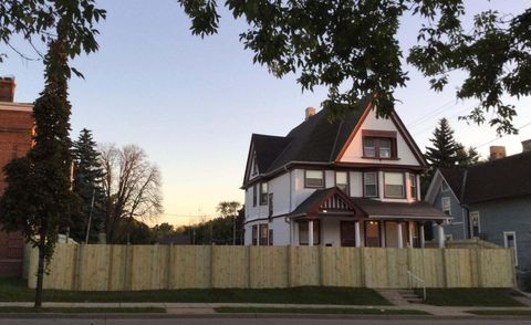 Photo of 124 W North Ave, Milwaukee, WI 53212 (MLS # 1823478)
