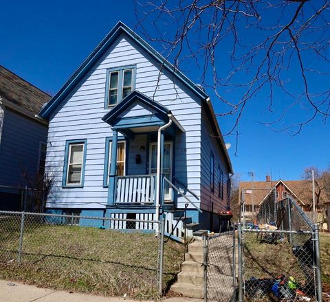Photo of 110 W Chambers St, Milwaukee, WI 53212 (MLS # 1831019)