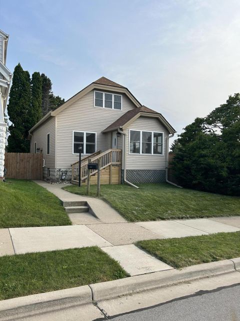 Photo of 1329 Michigan Ave, South Milwaukee, WI 53172 (MLS # 1886235)