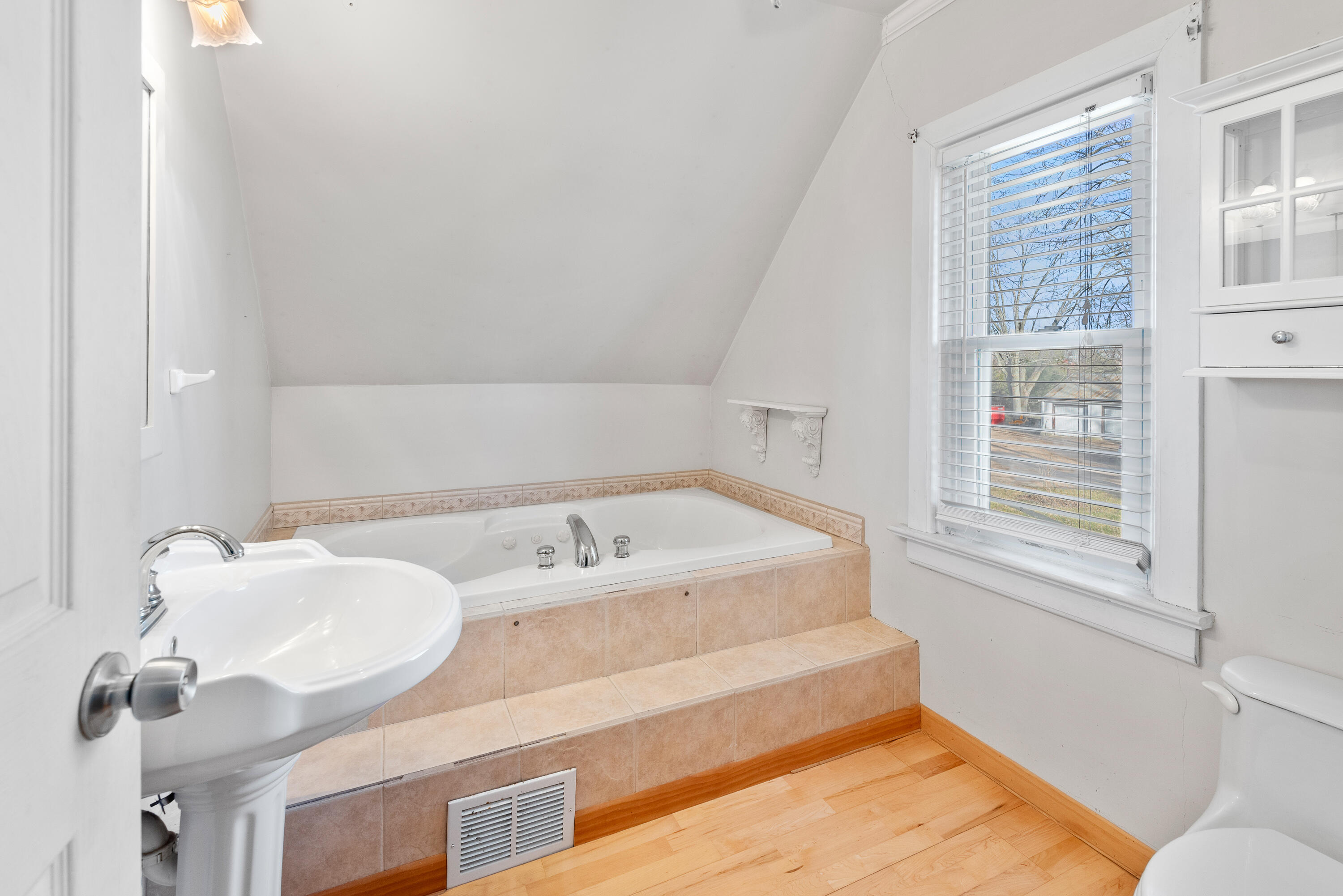 Saukville, Wisconsin 53080, United States, 3 Bedrooms Bedrooms, ,3 BathroomsBathrooms,Residential,Active,29727