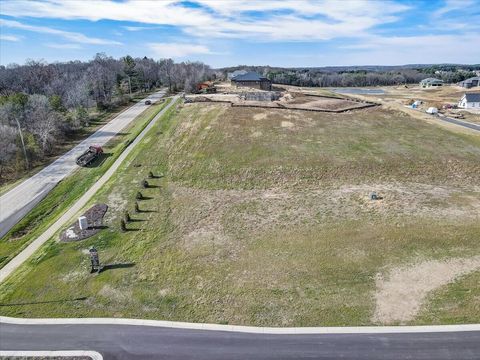 Photo of W279N6019 Serenity Dr, Merton, WI 53089 (MLS # 1756472)