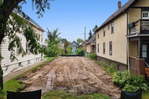 Photo of 2542 N Bremen St, Milwaukee, WI 53212 (MLS # 1851846)