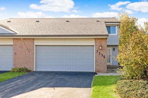 Photo of 7335 S King Arthurs Ct, Oak Creek, WI 53154 (MLS # 1899958)