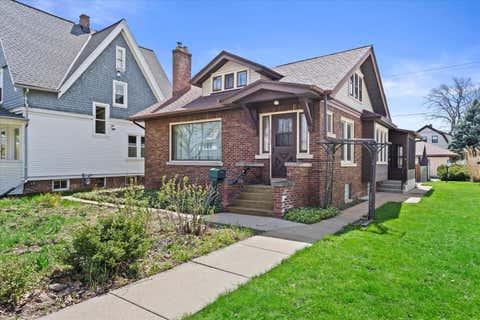 Photo of 711 Michigan Ave, South Milwaukee, WI 53172 (MLS # 1872783)