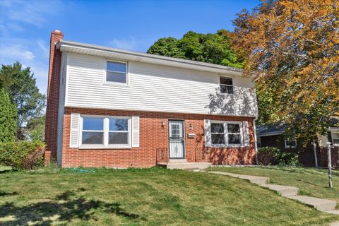 Photo of 8620 W Grantosa Dr, Milwaukee, WI 53225 (MLS # 1848809)