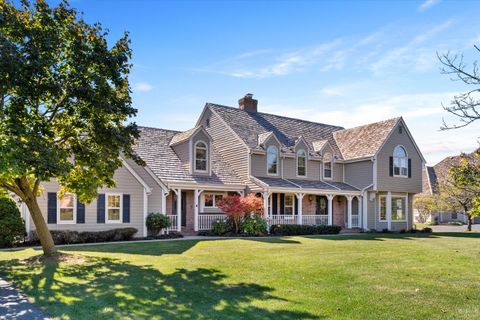 Photo of 105 W Ravine Ct, Mequon, WI 53092 (MLS # 1895548)