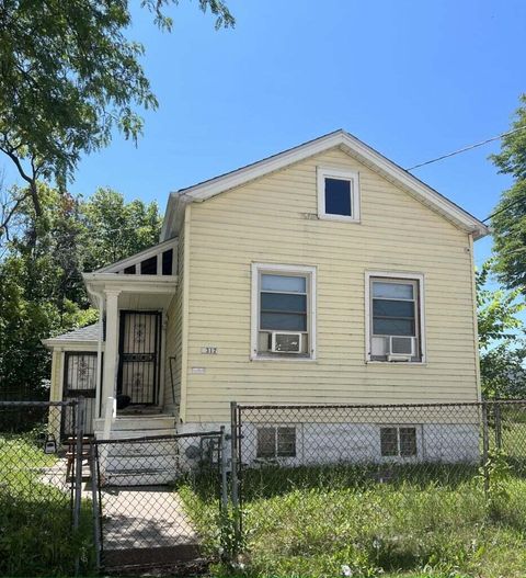 Photo of 317 W Ring St, Milwaukee, WI 53212 (MLS # 1823626)