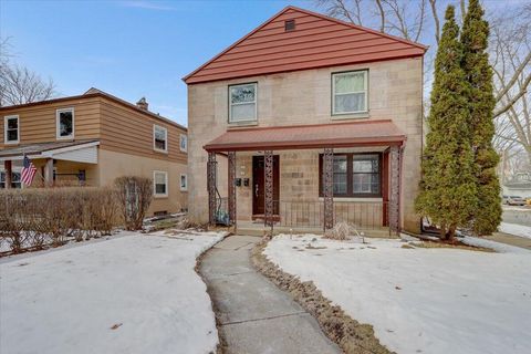 Photo of 125 N 74th St, Milwaukee, WI 53213 (MLS # 1825797)