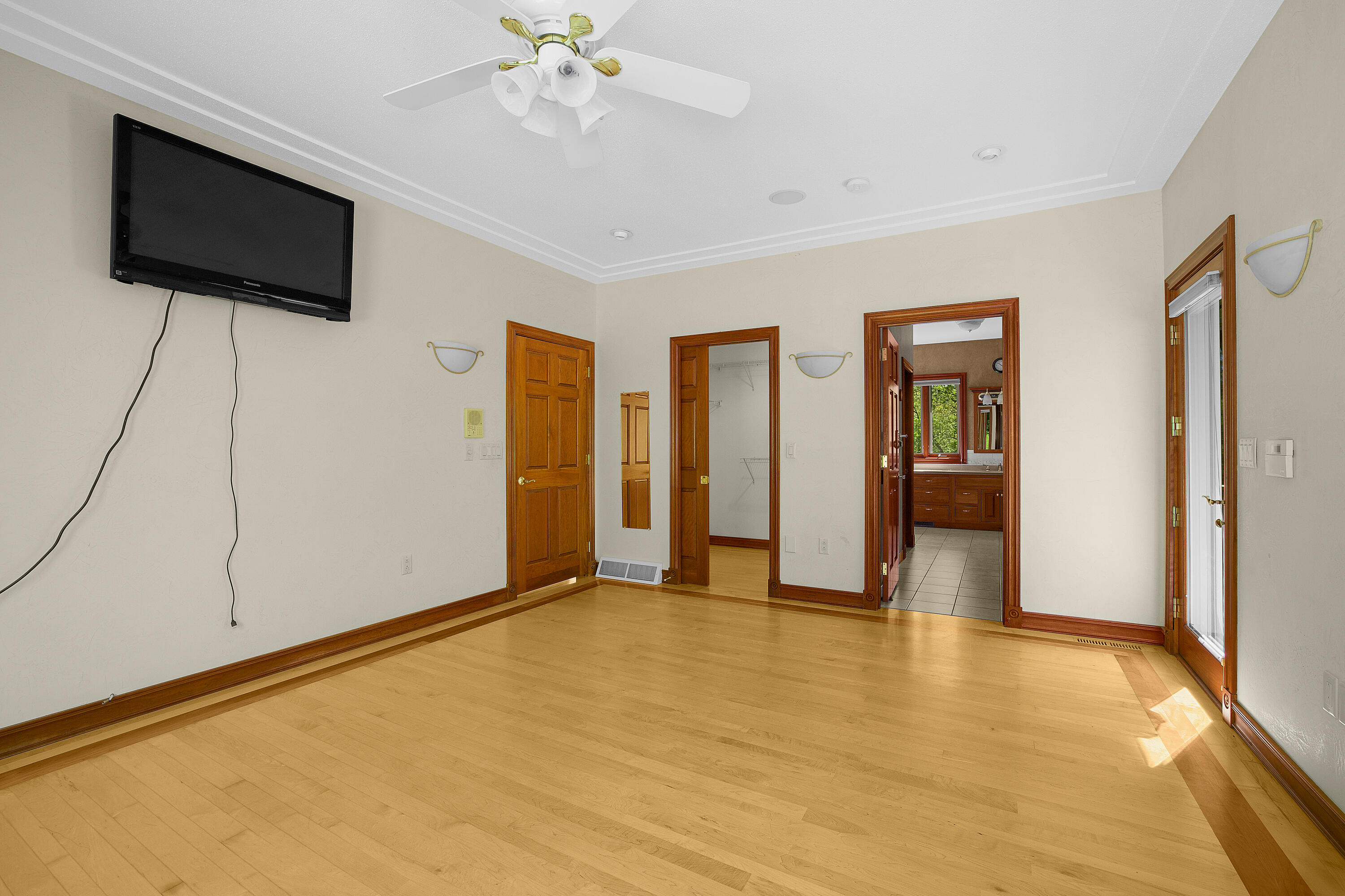 Sparta, Wisconsin 54656, United States, 5 Bedrooms Bedrooms, ,4 BathroomsBathrooms,Residential,Active,57701