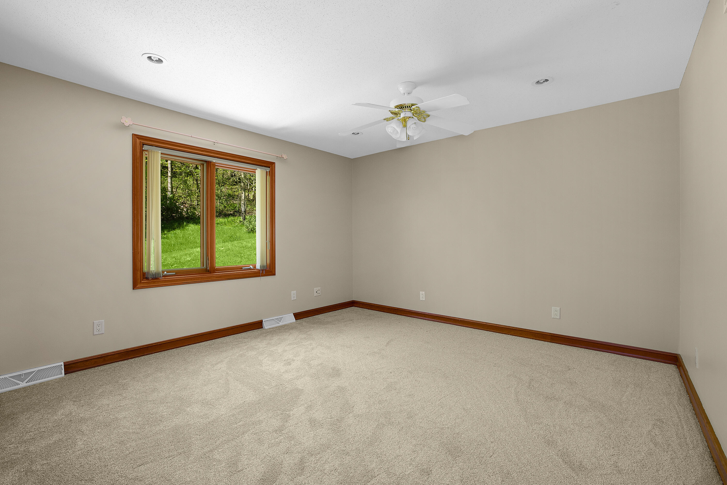 Sparta, Wisconsin 54656, United States, 5 Bedrooms Bedrooms, ,4 BathroomsBathrooms,Residential,Active,57701