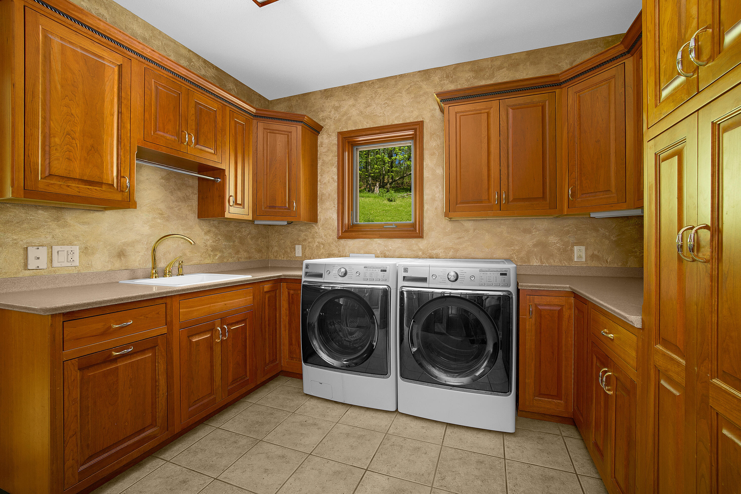 Sparta, Wisconsin 54656, United States, 5 Bedrooms Bedrooms, ,4 BathroomsBathrooms,Residential,Active,57701